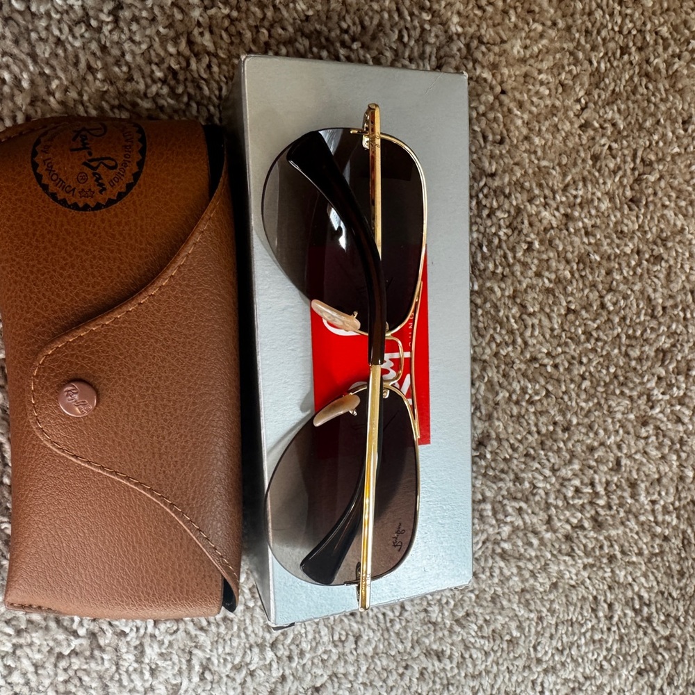 Ray-Ban  Aviator Sunglasses - Picture 5 of 8
